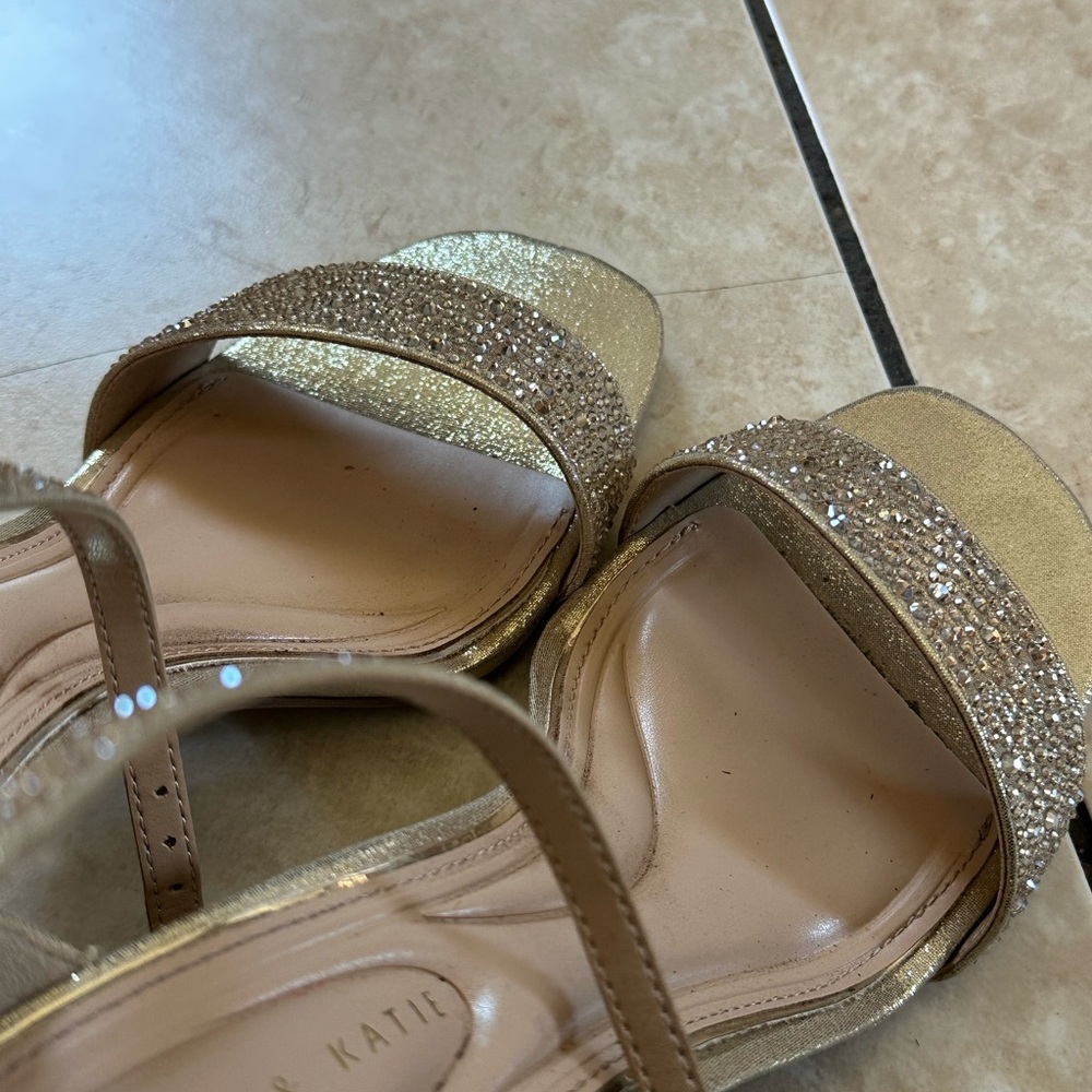 Gold sandals heels - Picture 3 of 5